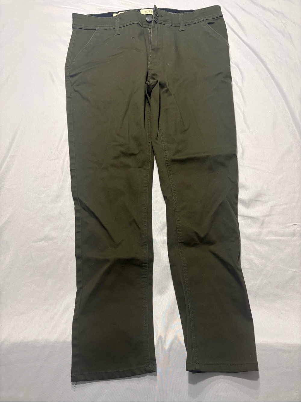 Classic Men's Chino Pants in Olive - Tailored Comfort